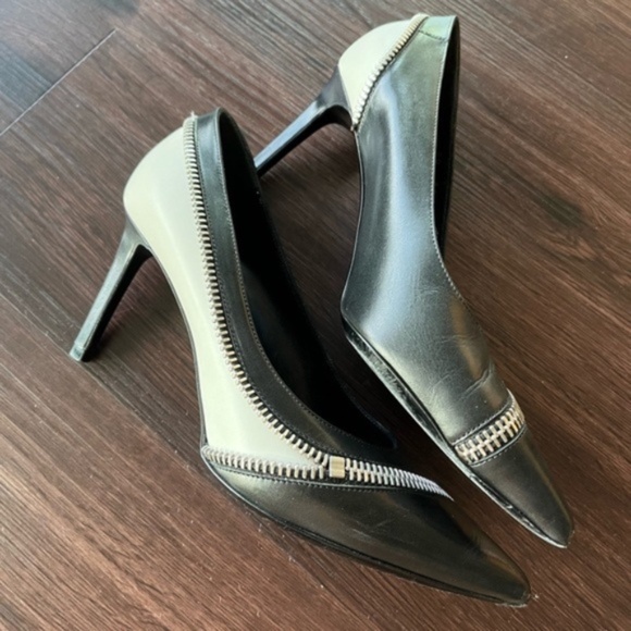 Saint Laurent Zip accent black and white heels/pumps - Picture 3 of 8